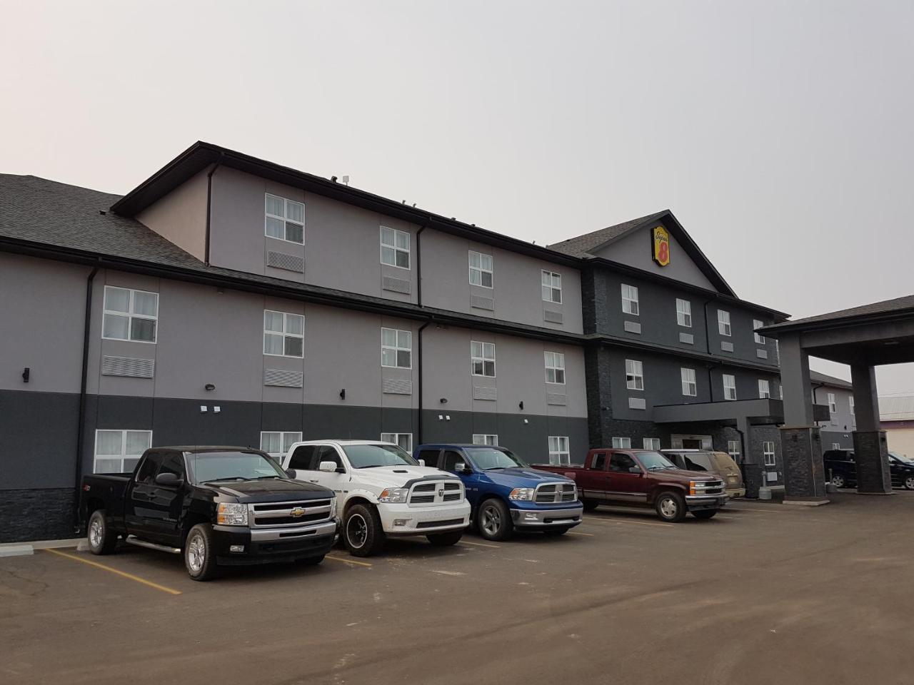 Super 8 By Wyndham Hardisty Exterior foto